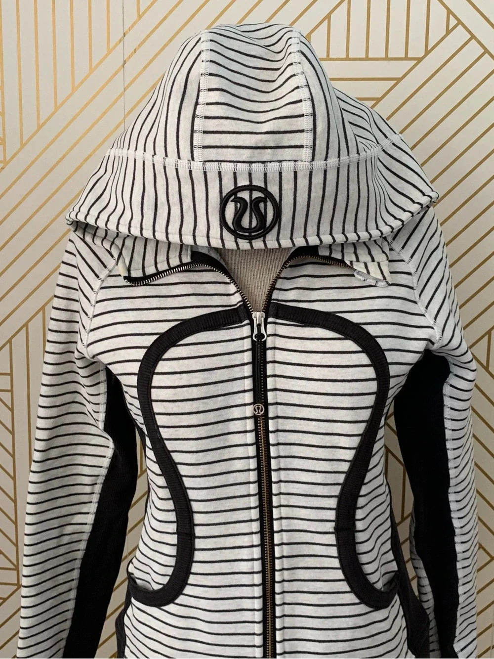 Lululemon Scuba Striped Full Zip Up Hoodie logo front Black & white Size 6